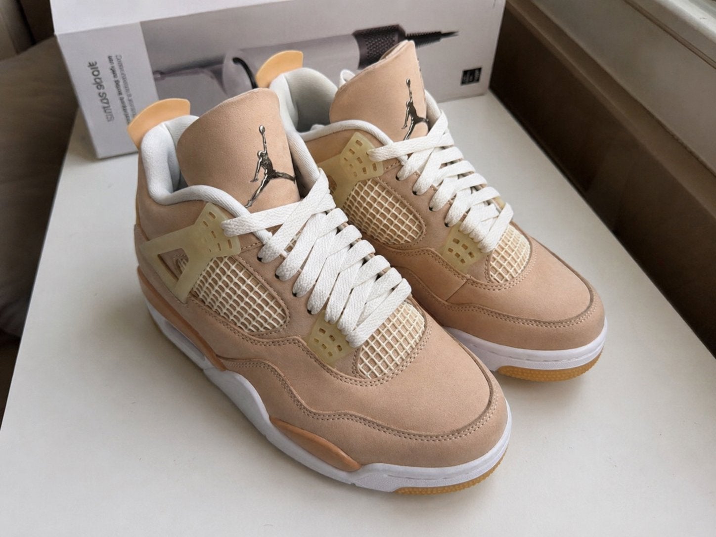 Jordan 4 Retro 'Shimmer' - Amper gedragen, Ophalen of Verzenden, Zo goed als nieuw, Beige, Sneakers of Gympen