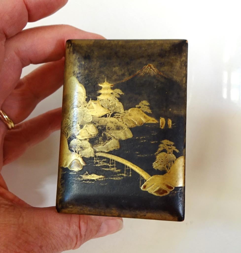 Vintage Japans lakwerk doosje: Fuji decor, goud / zwart, Antiek en Kunst, Ophalen of Verzenden