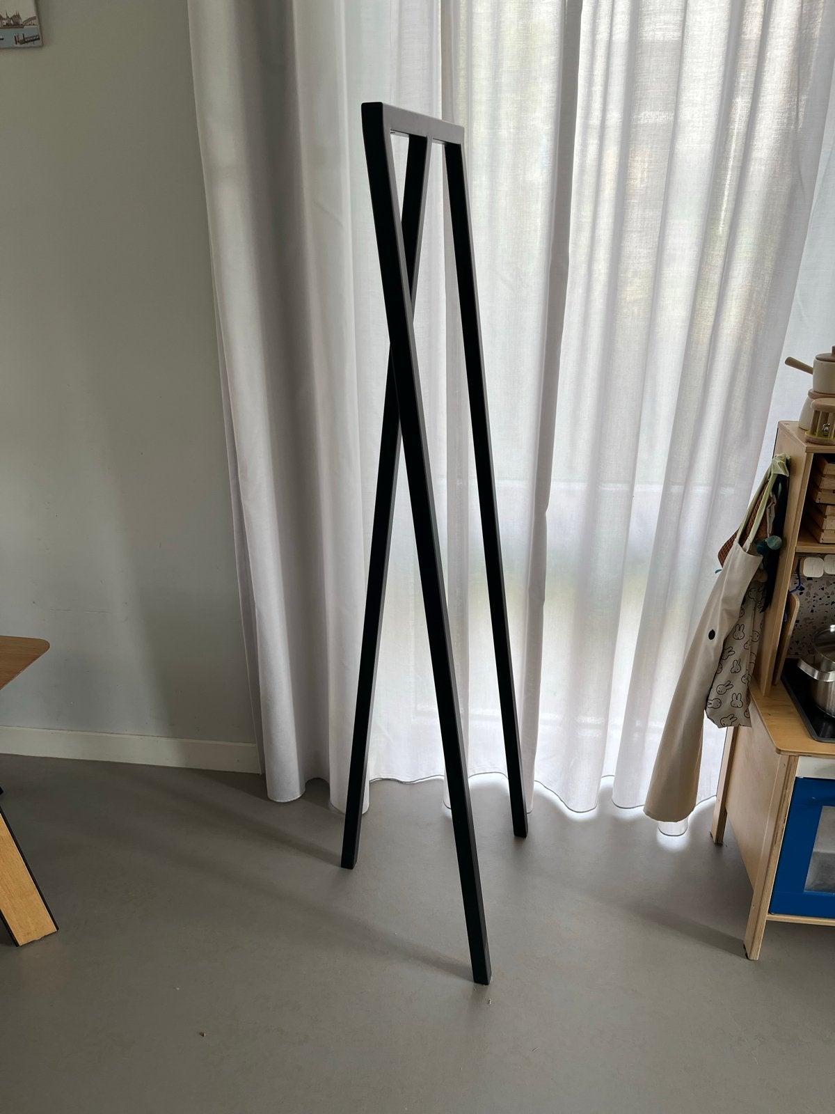 Hay Loop Stand Kapstok Zwart - Zo goed als nieuw, Ophalen, Zo goed als nieuw, Metaal, Staande kapstok