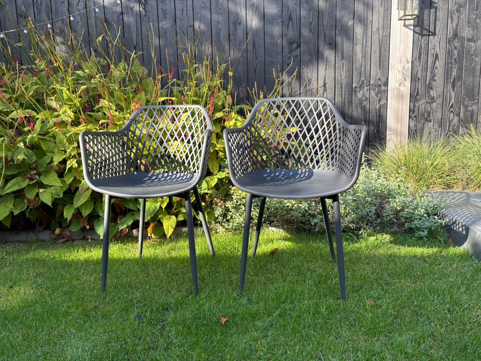2 Leuke antraciet tuinstoeltjes weinig gebruikt, Tuin en Terras, Ophalen, Zo goed als nieuw, Kunststof