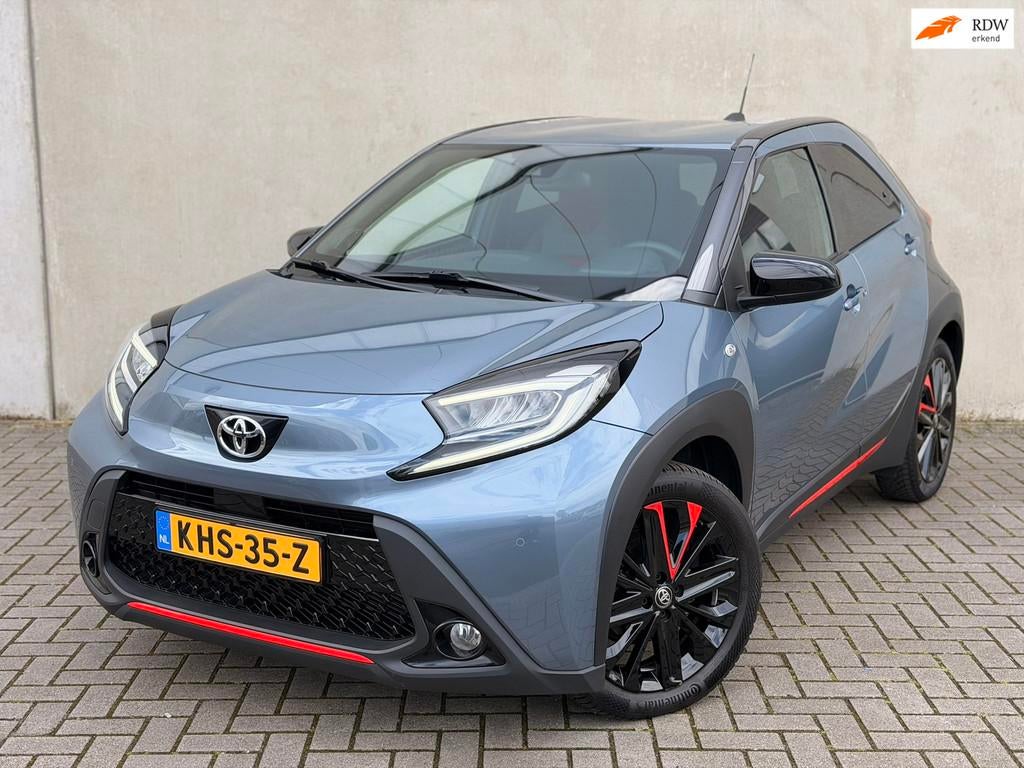 Toyota Aygo X 1.0 VVT-i S-CVT Undercover JBL Navi Leder 18'', Auto's, Gebruikt, 4 stoelen, Leder en Stof, Automatische klimaatregeling