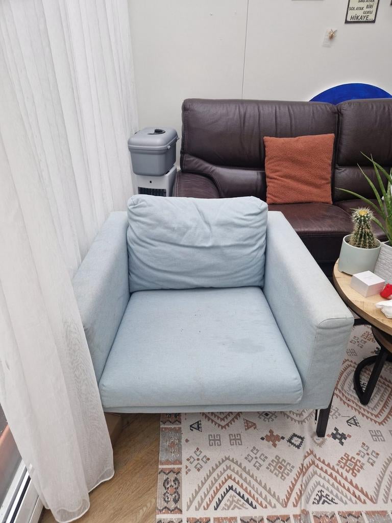 Comfortabele eenzitsbank in lichtblauw, Ophalen, Modern, Comfortabel, Gebruikt, 75 tot 100 cm