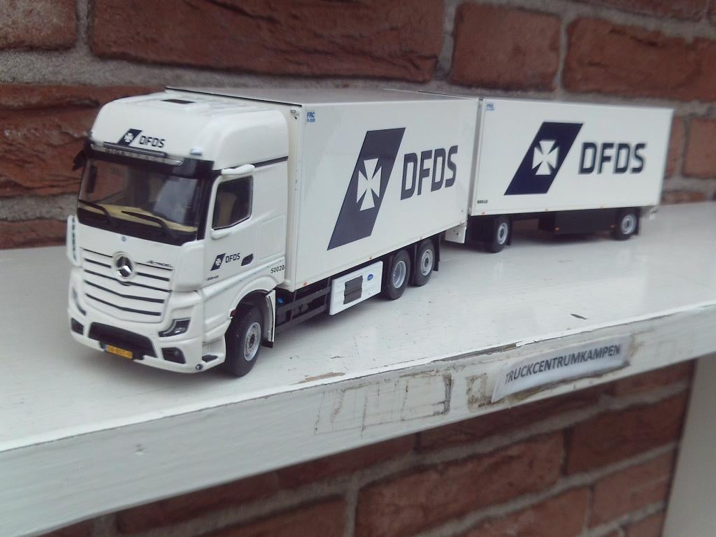 WSI  Mercedes  Benz  Actros  van  D.F.D.S., Ophalen of Verzenden, Nieuw, Bus of Vrachtwagen, Wsi
