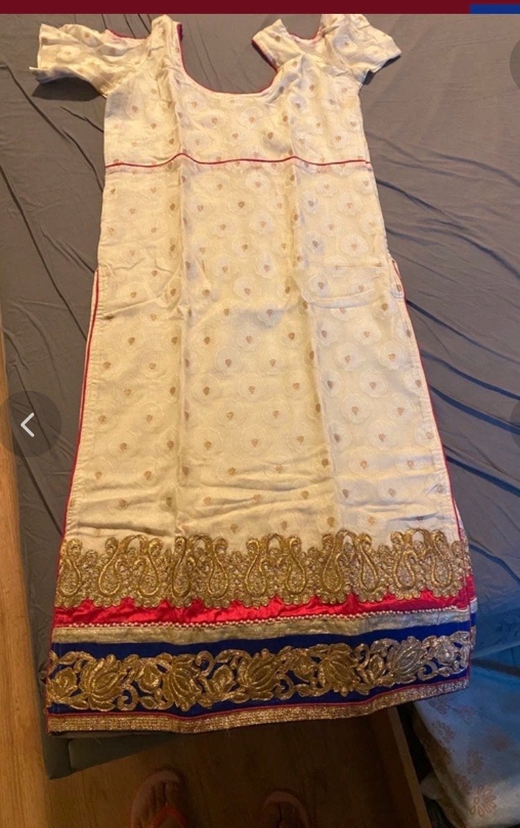 Traditionele Indiase jurk met borduursel, Kleding | Dames, Maat 38/40 (M), Beige, Ophalen of Verzenden, Zo goed als nieuw