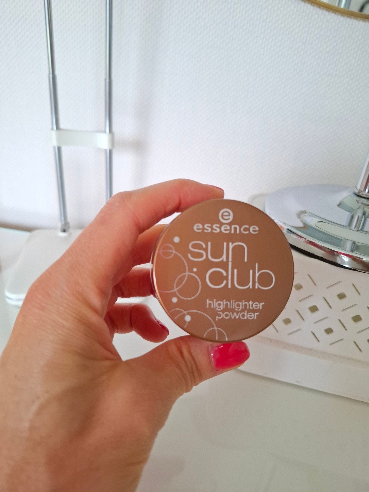 Essence Sun Club Highlighter Powder - Summer Glow, Gehele gezicht, Ophalen of Verzenden, Zo goed als nieuw, Make-up