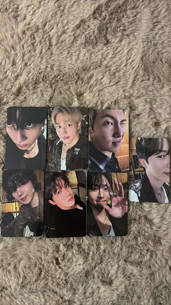 bts arirang photocards, Verzamelen, Muziek, Artiesten en Beroemdheden, Ophalen of Verzenden, Zo goed als nieuw, Foto of Kaart