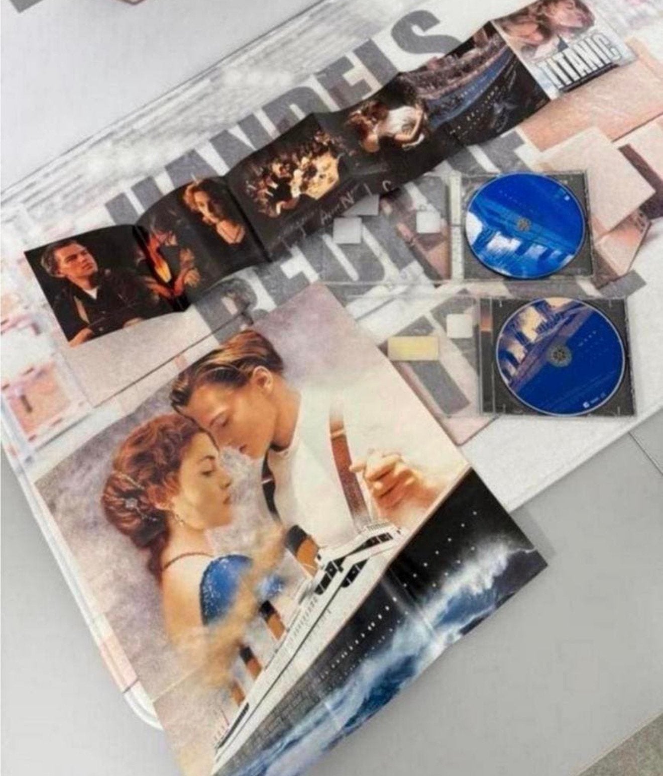 2X Titanic muziek cd cds filmmuziek + POSTER music motion, Ophalen of Verzenden, Zo goed als nieuw