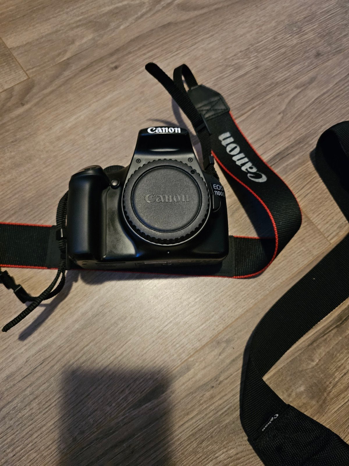 Canon EOS 1100D Spiegelreflexcamera met 2 lenzen en tas, Audio, Tv en Foto, Fotocamera's Digitaal, Ophalen, Gebruikt, Spiegelreflex