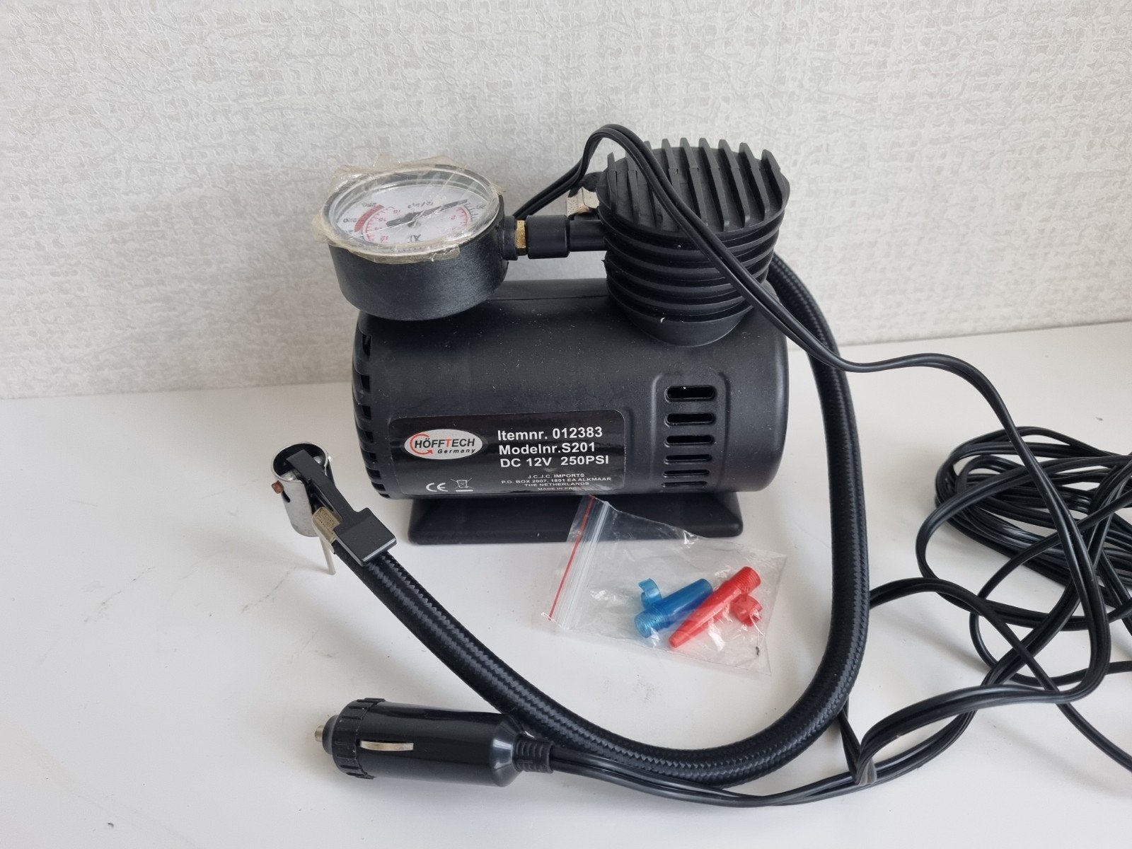 Hofftech Mini Luchtcompressor 12V 250PSI met manometer, Ophalen of Verzenden
