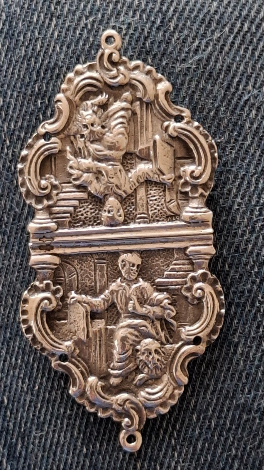 Zilveren Schorteslot Kraalhaak Evangelist Marcus Met Leeuw, Antiek en Kunst, Antiek | Goud en Zilver, Ophalen of Verzenden
