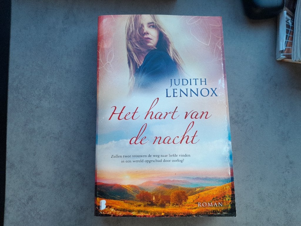 Judith Lennox/ Het hart van de nacht, Ophalen of Verzenden, Gelezen