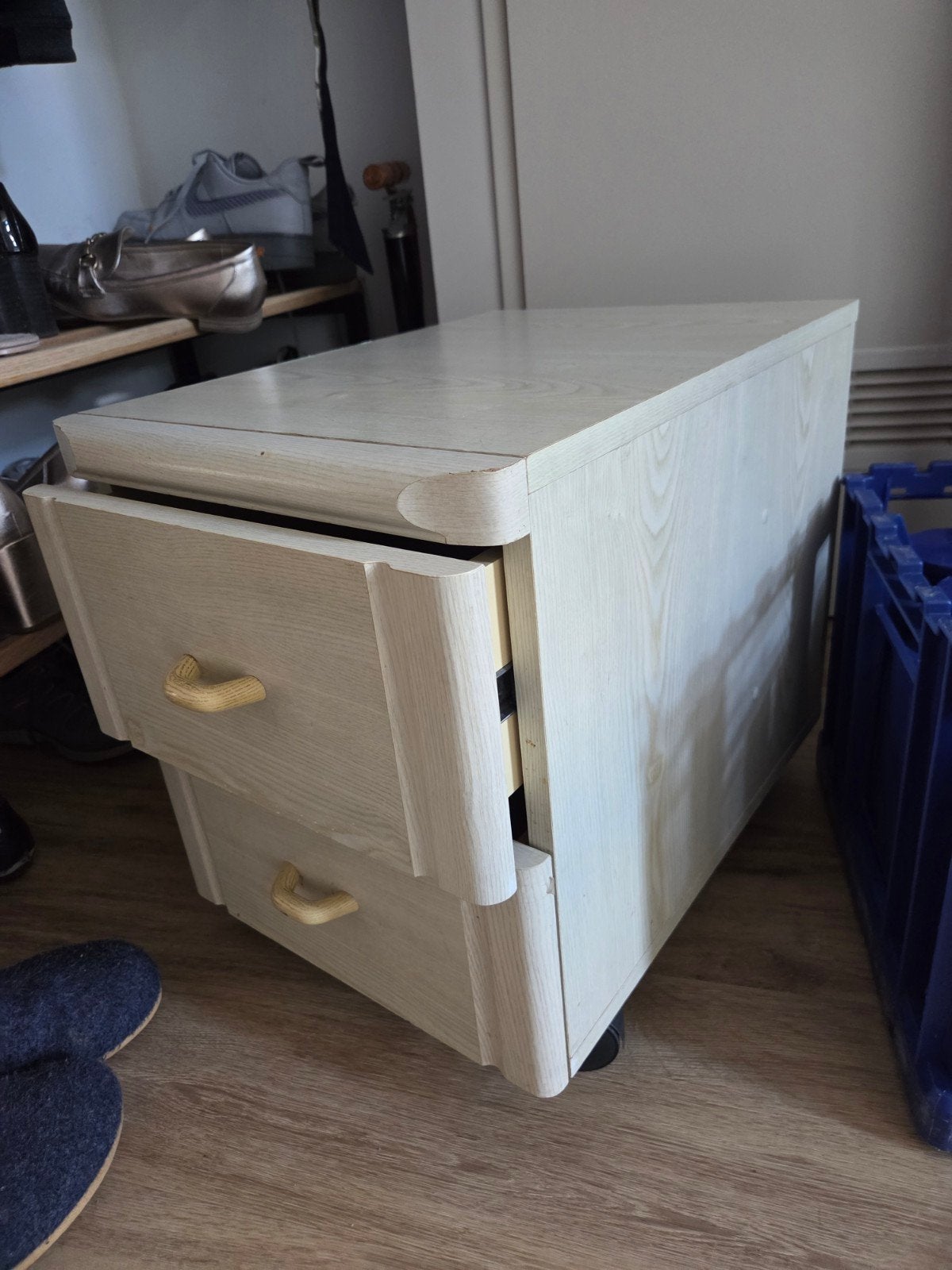 Nachtkastje op wieltjes (gratis afhalen), Ophalen, Gebruikt, 55 tot 70 cm, 45 tot 65 cm