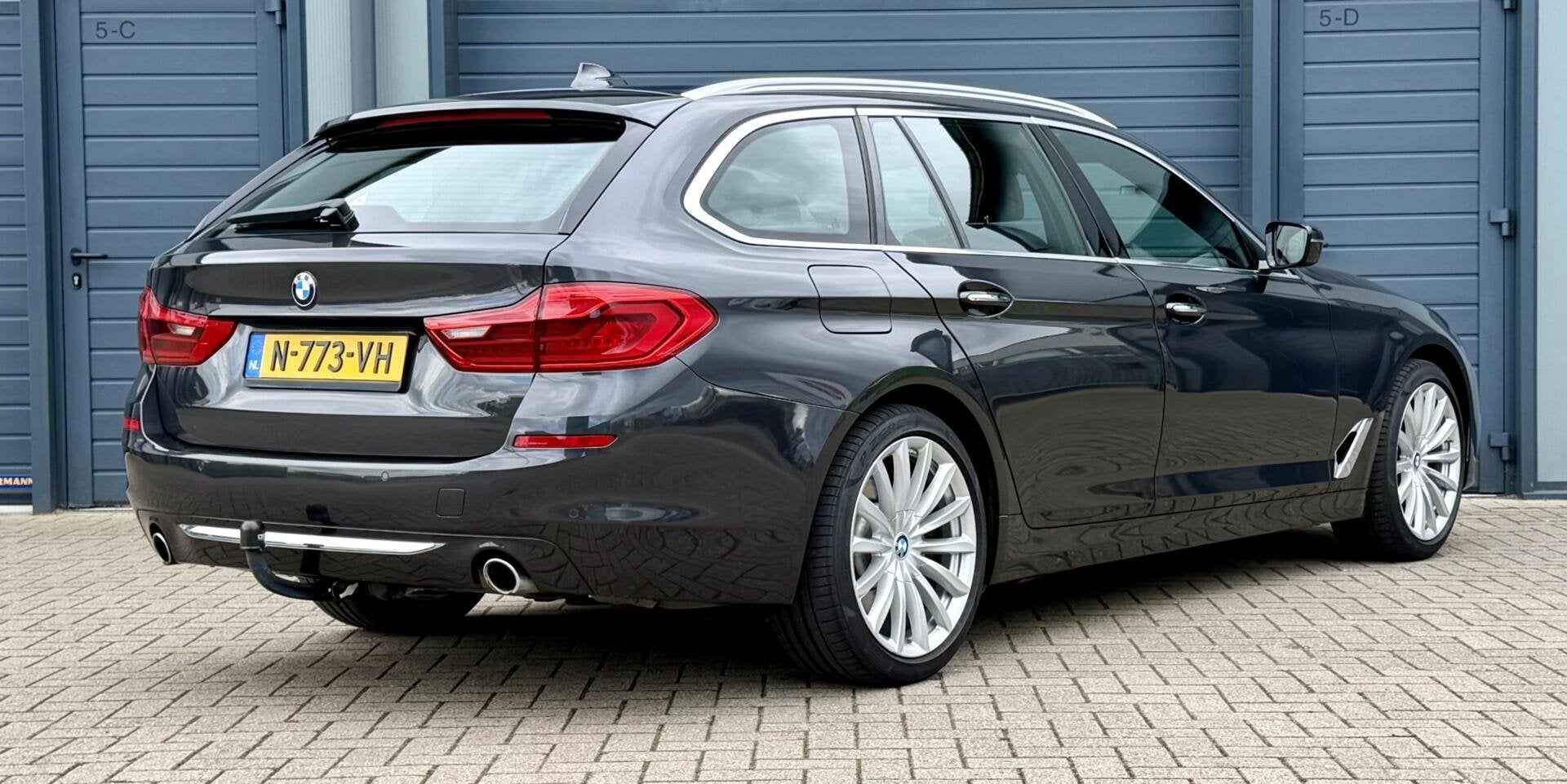 BMW 5-serie Touring 530i 252pk High Executive | Nieuwe Model, Auto's, Automaat, 1998 cc, Achterwielaandrijving, Gebruikt