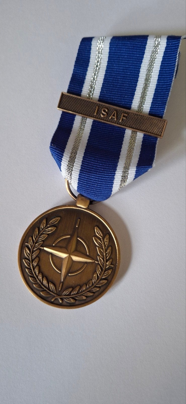 Medaille NATO ISAF, Ophalen of Verzenden, Landmacht, Nederland, Lintje, Medaille of Wings