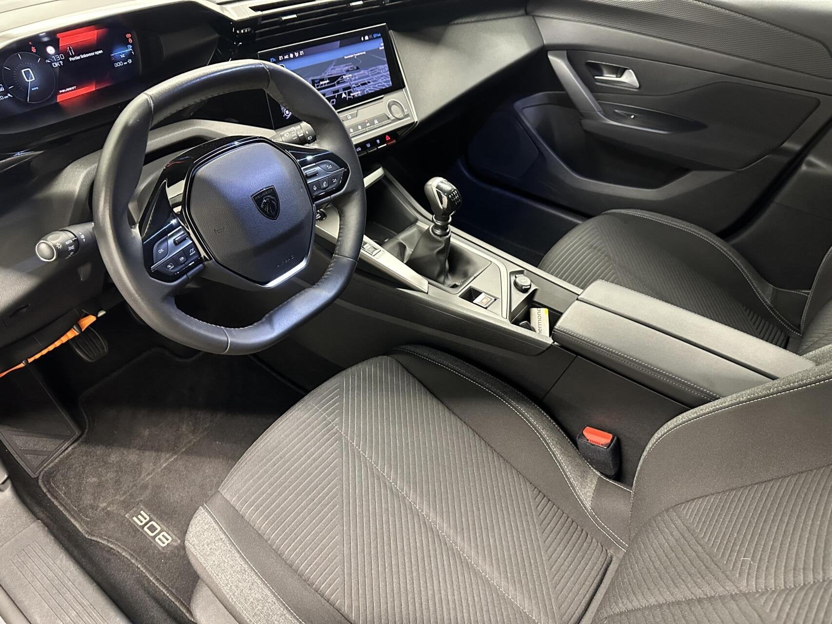 Foto 14 van Peugeot 308 1.2 PureTech Active Pack Business CARPLAY NAVI C