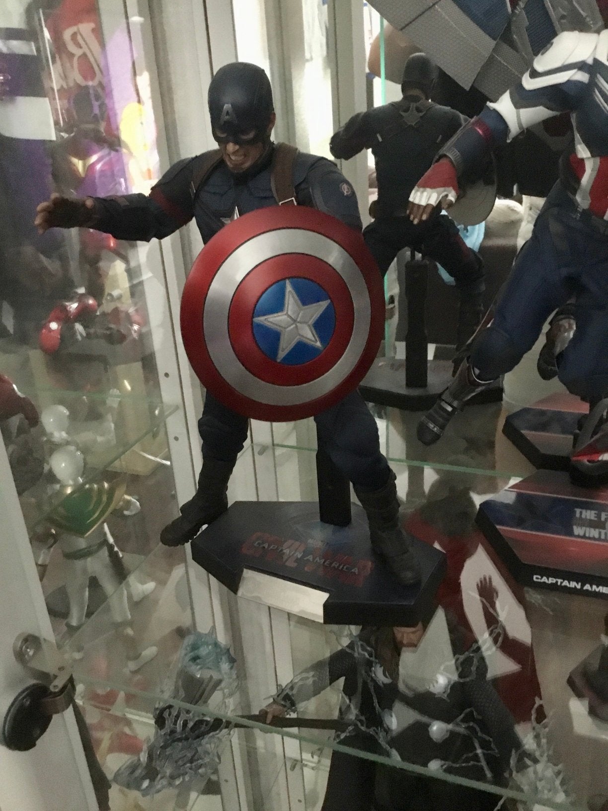 Hot Toys Captain America (Civil War), Ophalen of Verzenden, Zo goed als nieuw, Film, Actiefiguur of Pop