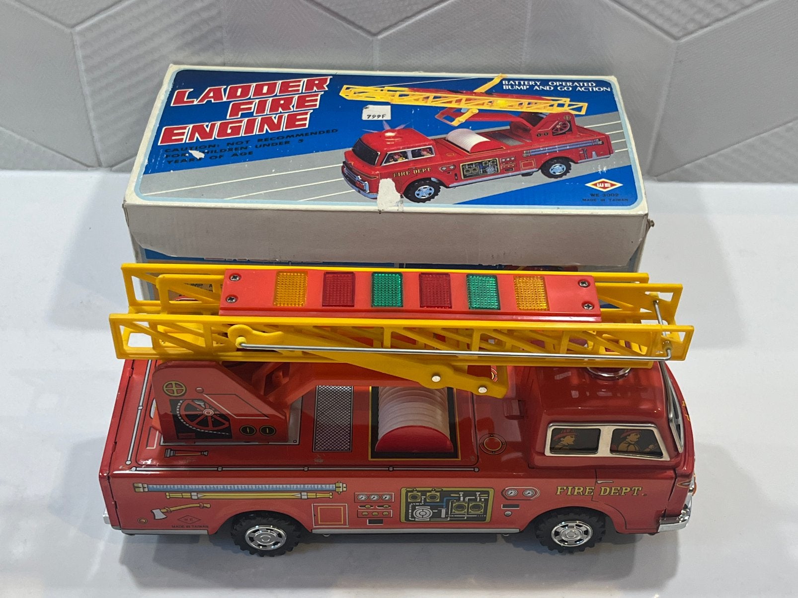 Vintage Ladder Fire Engine –blikken speelgoed brandweerauto, Verzenden, Zo goed als nieuw