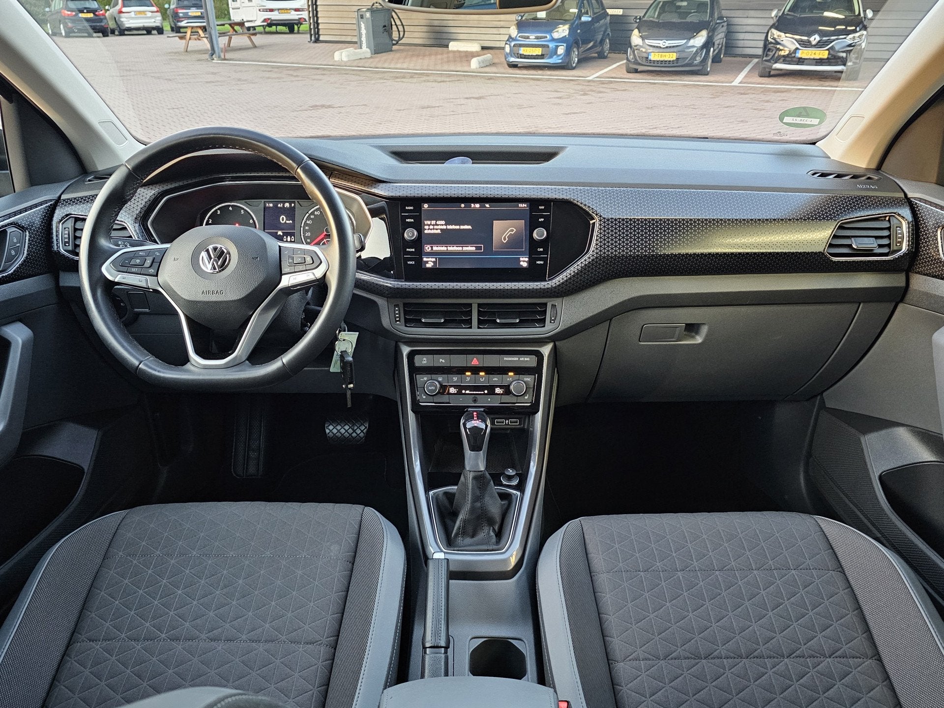 Volkswagen T-Cross 1.0 TSI Style | Automaat | LED | Trekhaak, Gebruikt, Met garantie (alle), 116 pk, Zwart