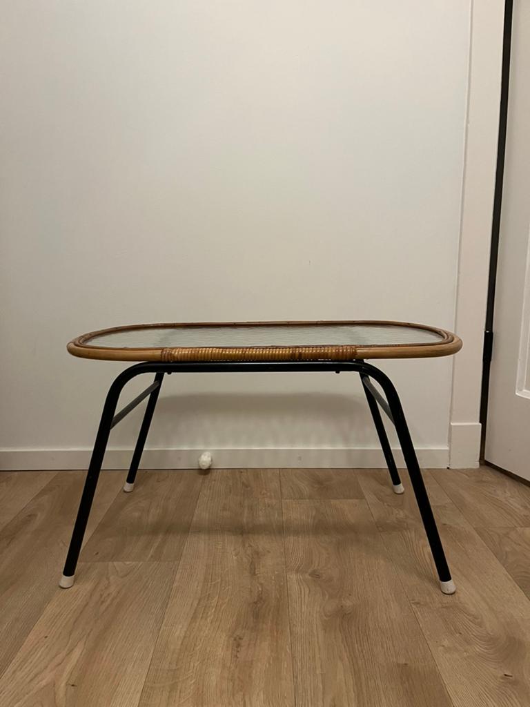 Tafel met glazen plaat en gelakt rotan op metalen frame, Ophalen, Overige materialen, Jaren 60, 55 tot 75 cm