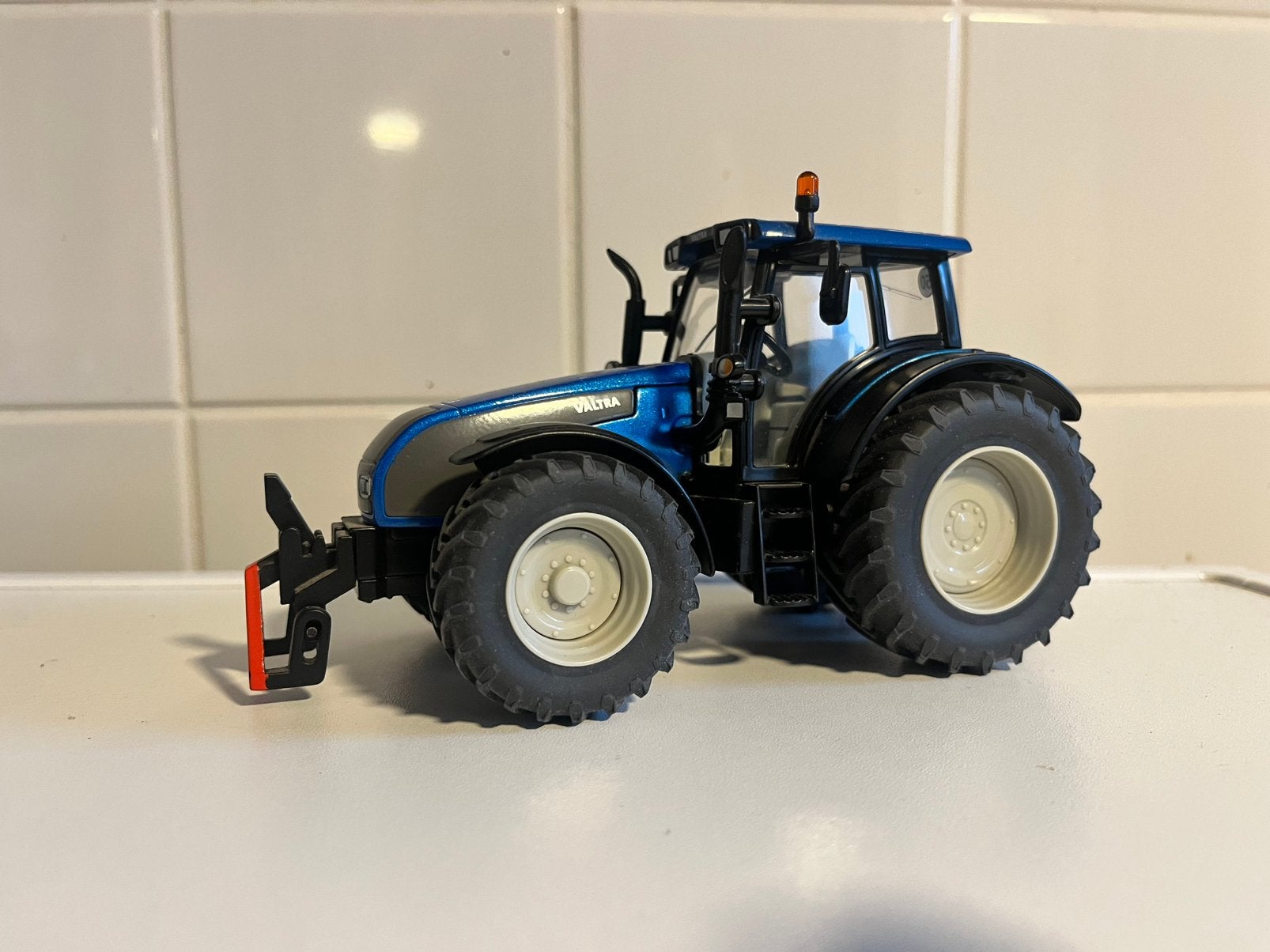 Valtra T191 Blauw Siku, Ophalen of Verzenden, Zo goed als nieuw, Tractor of Landbouw, SIKU