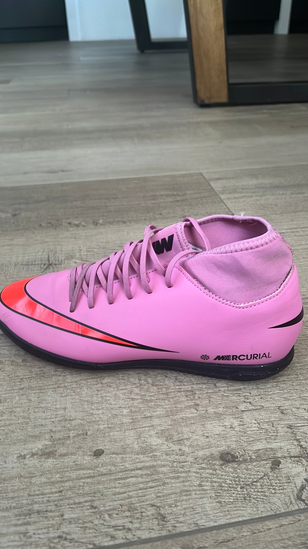 Nike mercurial zaalschoenen maat 42, Overige kleuren, Sportschoenen, Ophalen of Verzenden, Zo goed als nieuw
