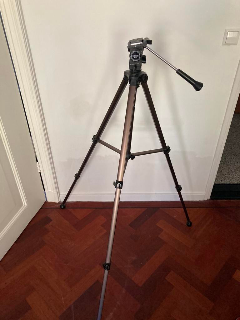 Statief voor camera. Merk Luxon., Ophalen, Zo goed als nieuw, 150 tot 175 cm, Driepoot