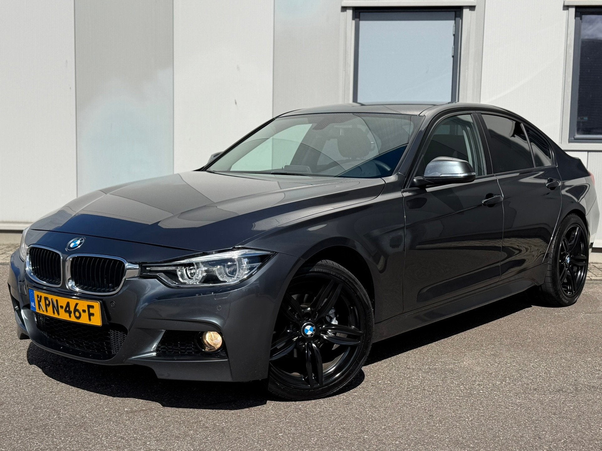 BMW 3-serie 318i LCI M Sport Clima Cruise PDC 2016 149dkm!, Auto's, Gebruikt, Euro 6, Handgeschakeld, 3 cilinders