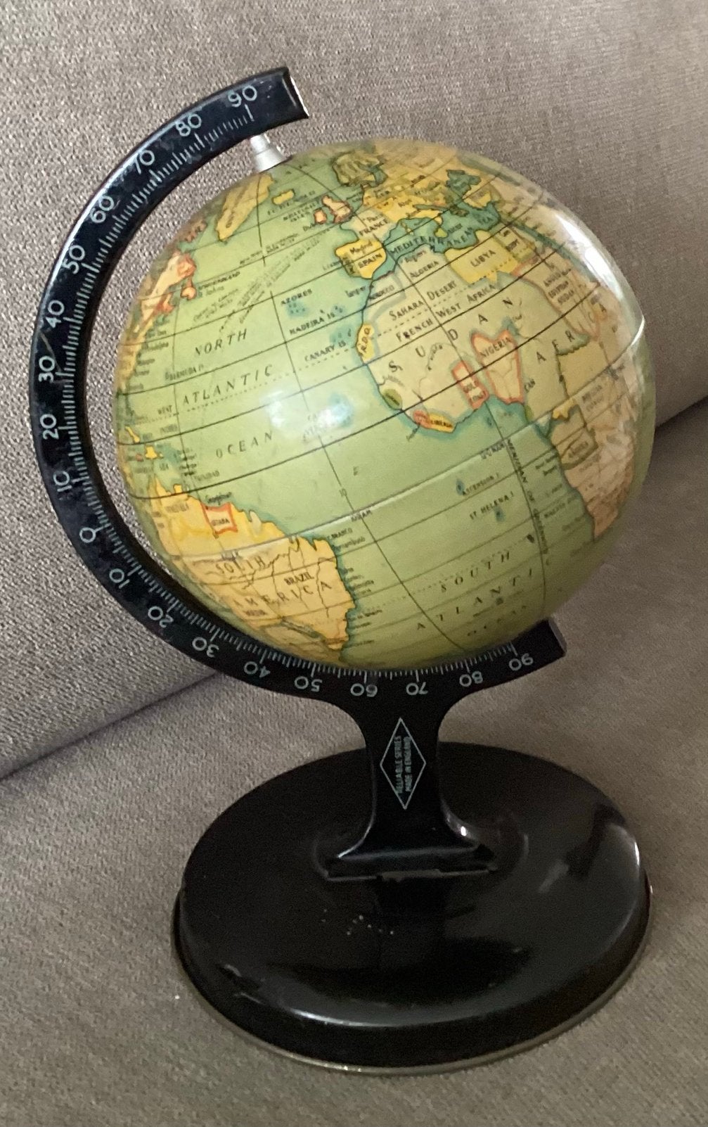Mooie oude 1950-1960 Blikken wereldbol, made in England,€25, Ophalen
