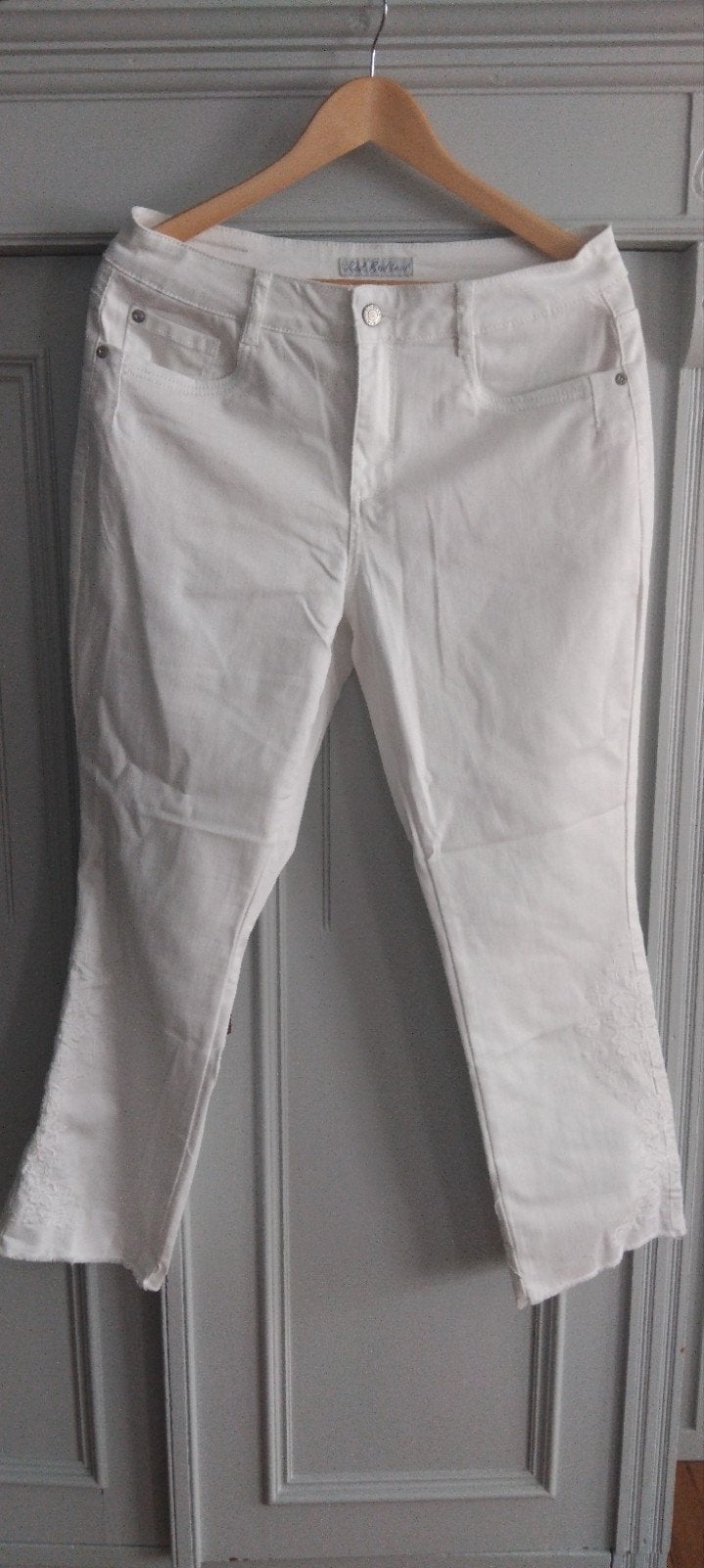 Nieuwe witte Red Button jeans met borduursel, maat 40, Kleding | Dames, Wit, Nieuw, Ophalen of Verzenden, W30 - W32 (confectie 38/40)