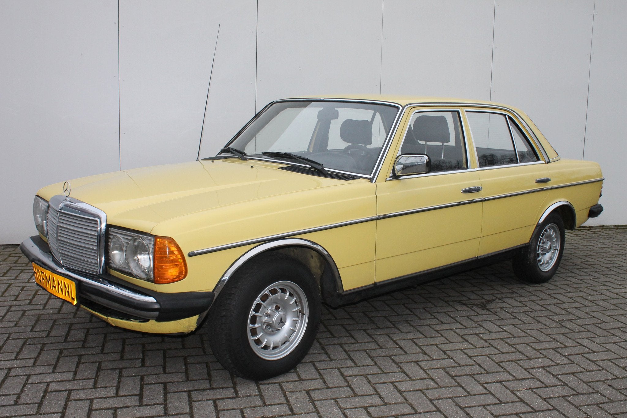 Mercedes-Benz 200D 200 D (bj 1982), Auto's, Gebruikt, 4 cilinders, Geel, Bedrijf