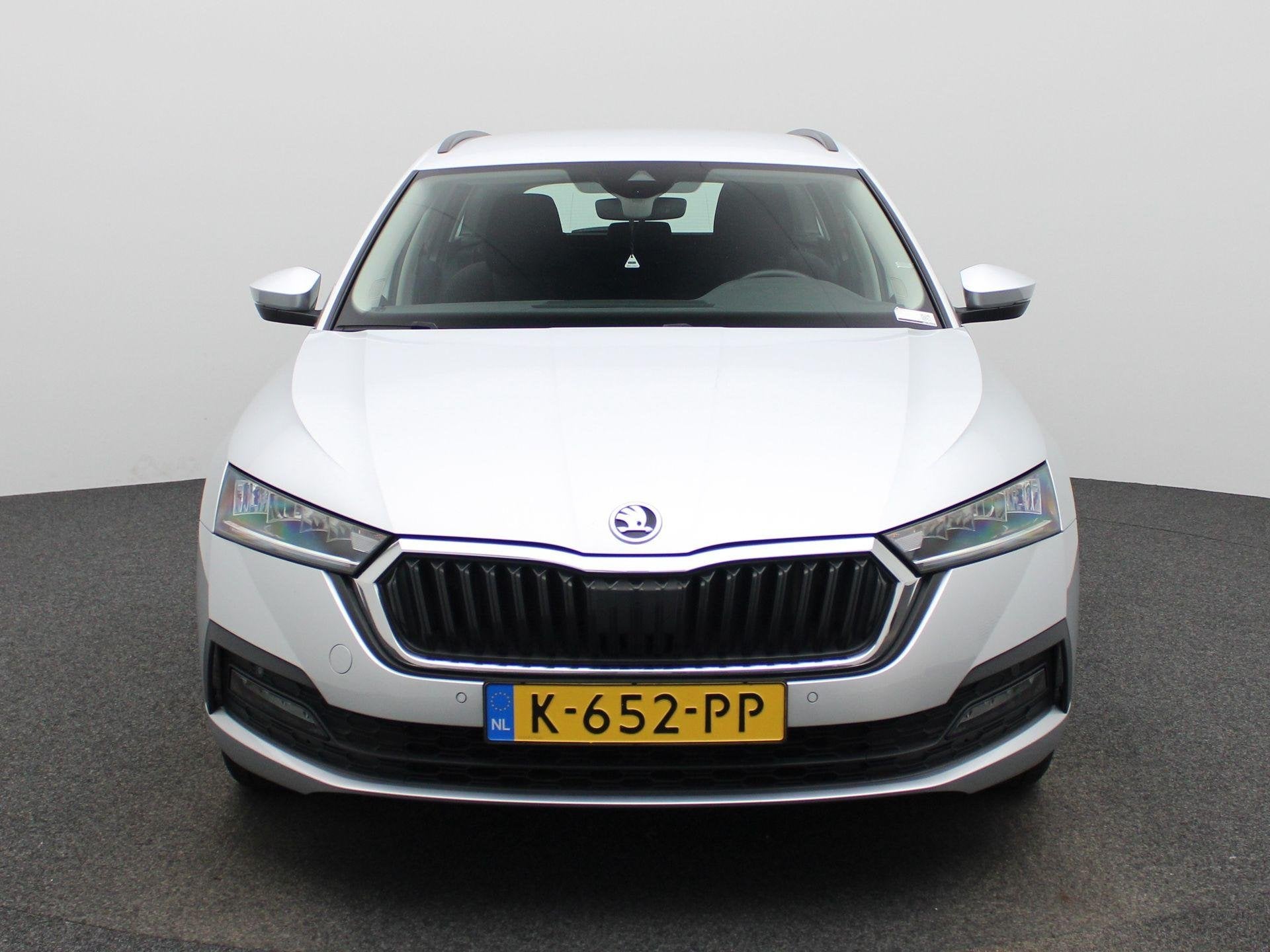 Skoda Octavia Combi 1.0 e-TSI Business Edition | ELEKTR. ACH, Auto's, Skoda, 12 maanden, Stof, Gebruikt, 19 km/l