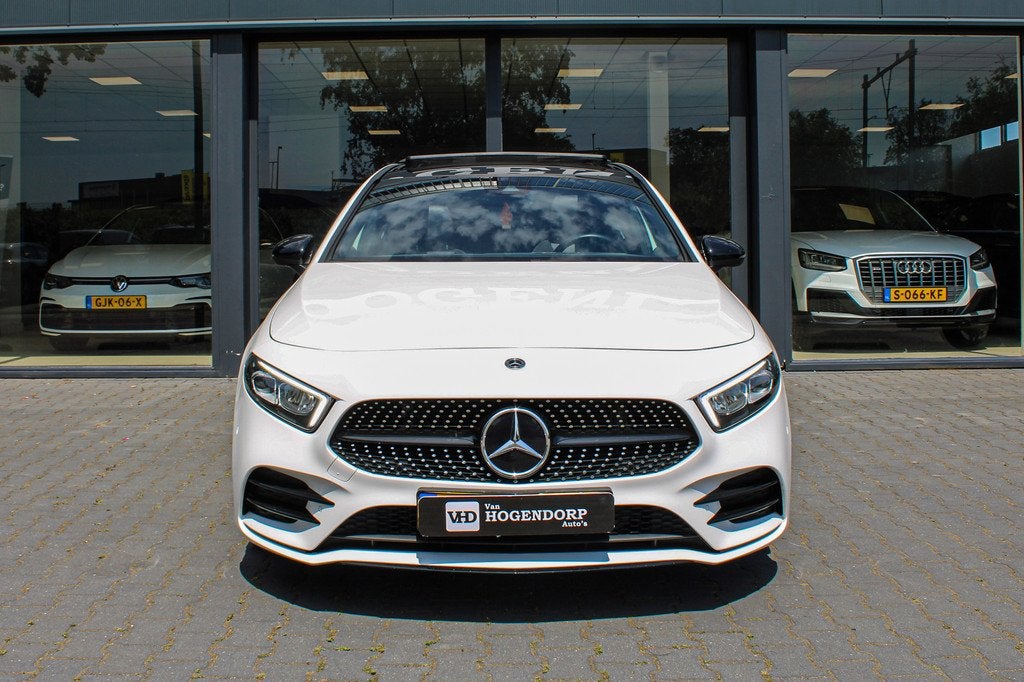 Mercedes-Benz A-klasse 180 d Business Solution AMG PANO NAVI, Auto's, Gebruikt, Automatische klimaatregeling, Wit, Diesel