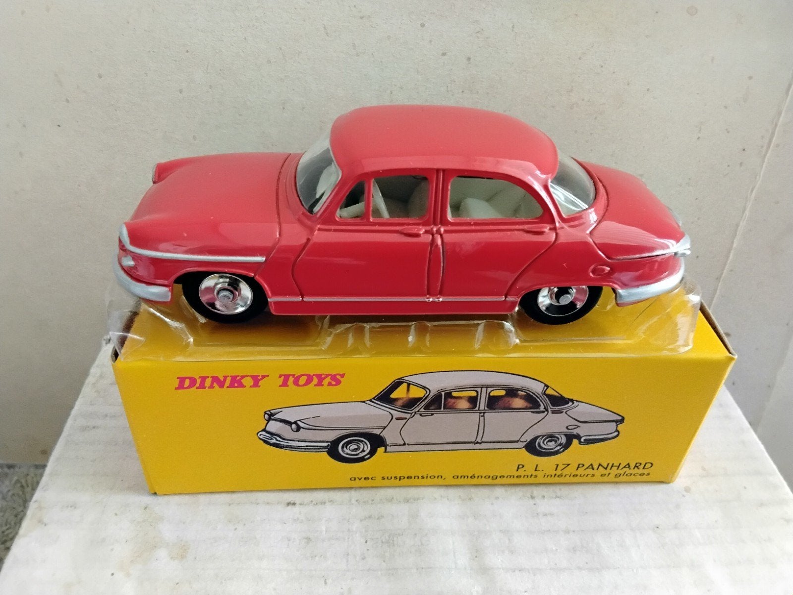 DINKY  TOYS  ATLAS    NO  547    P L 17  PANHARD, Ophalen of Verzenden, Auto, Dinky Toys
