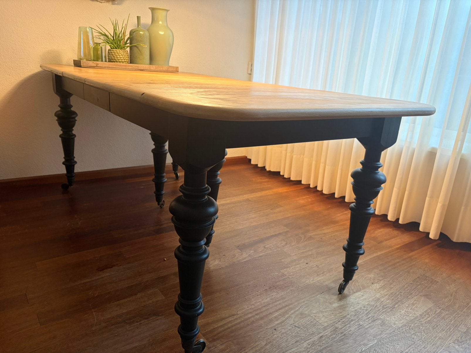 Eetkamertafel landelijke met zwarte poten., Huis en Inrichting, Tafels | Eettafels, Ophalen, Gebruikt, 200 cm of meer, 50 tot 100 cm