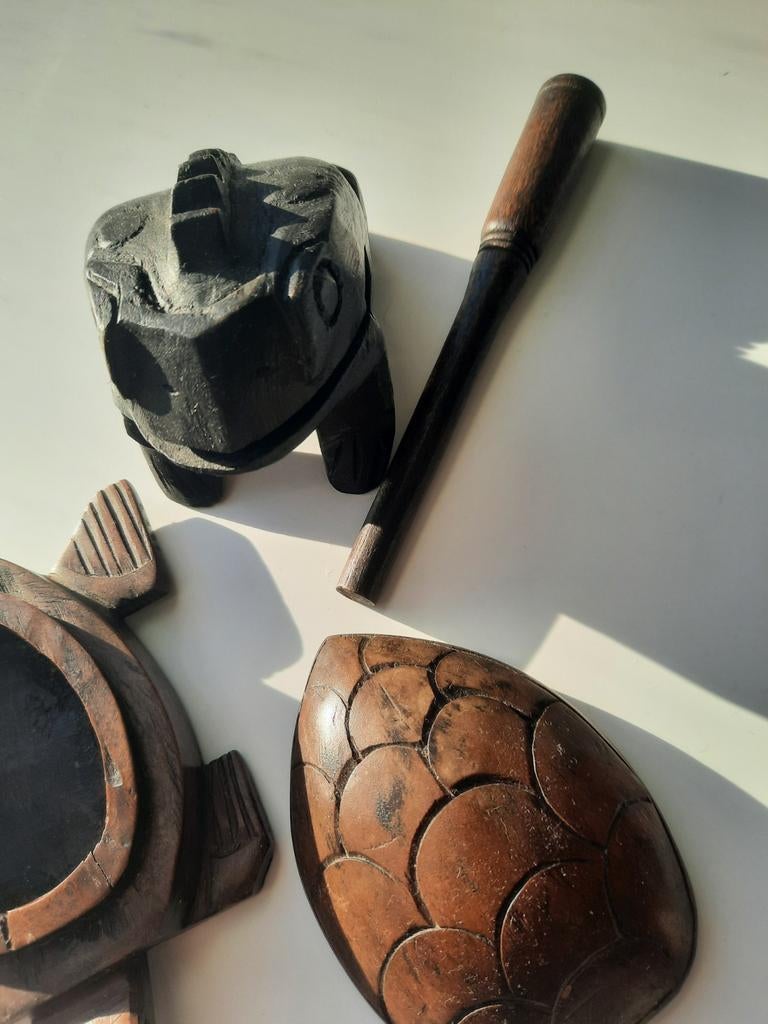 Houten beeldjes uit Indonesië: schildpad en kikker, Ophalen, Overige onderwerpen, Minder dan 20 cm, Handgemaakt