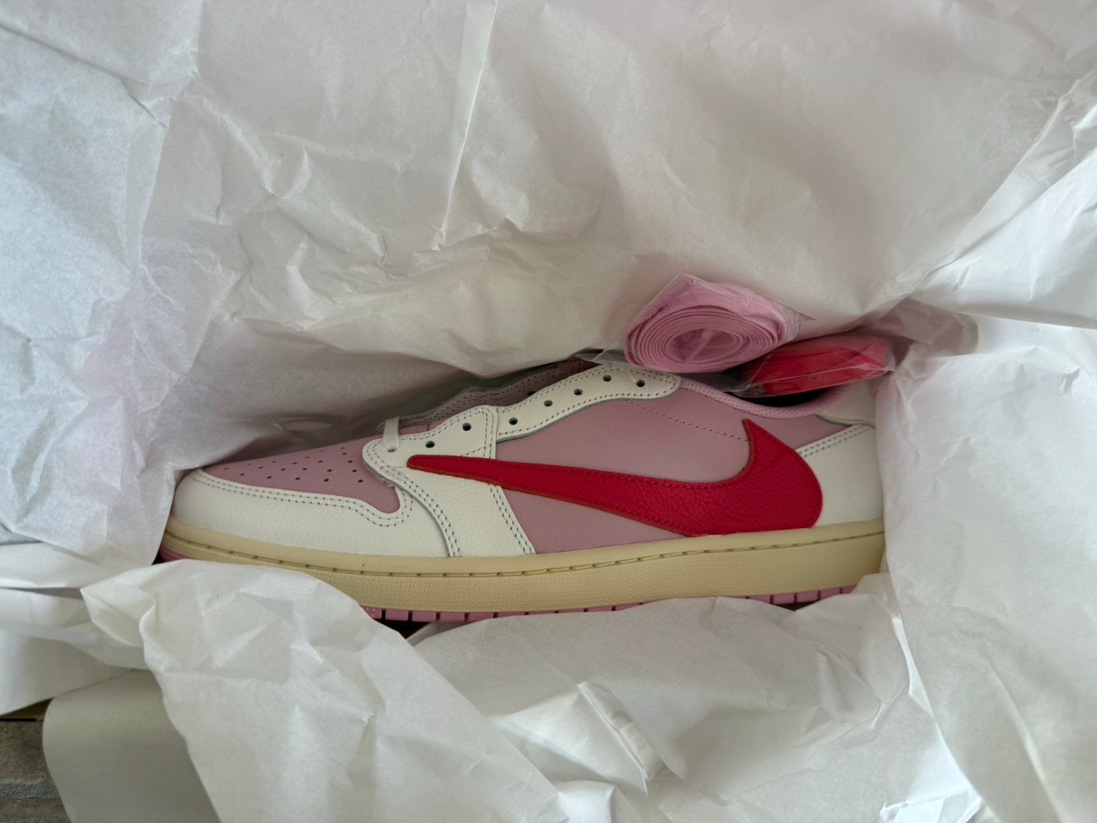 Travis Scott x Air Jordan 1 Low OG SP tropical pink 46, Kleding | Heren, Schoenen, Ophalen of Verzenden, Nieuw, Overige kleuren