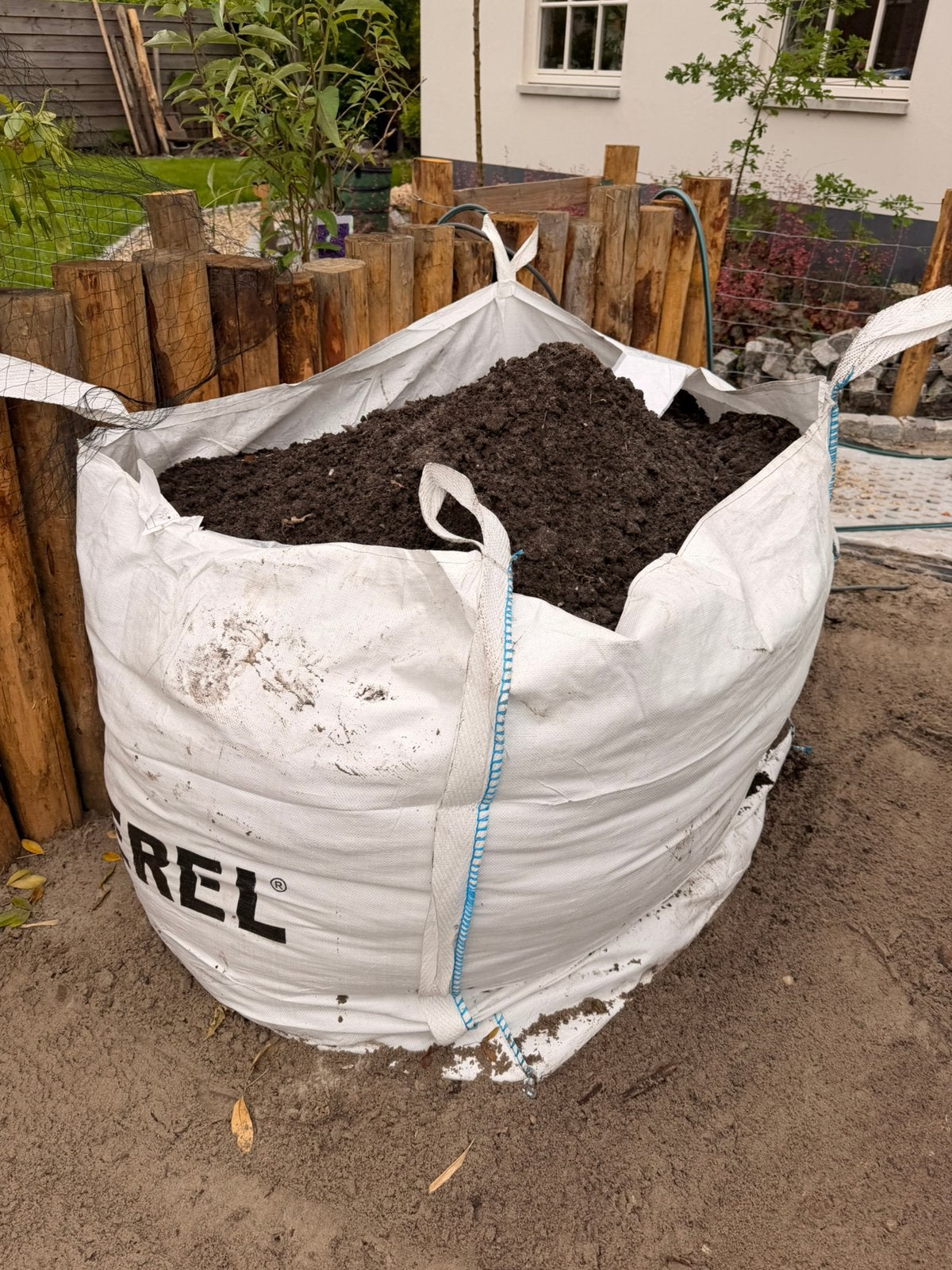 Mooie zwarte tuingrondgrond +\- 1m2, Ophalen, Zo goed als nieuw, Overige typen