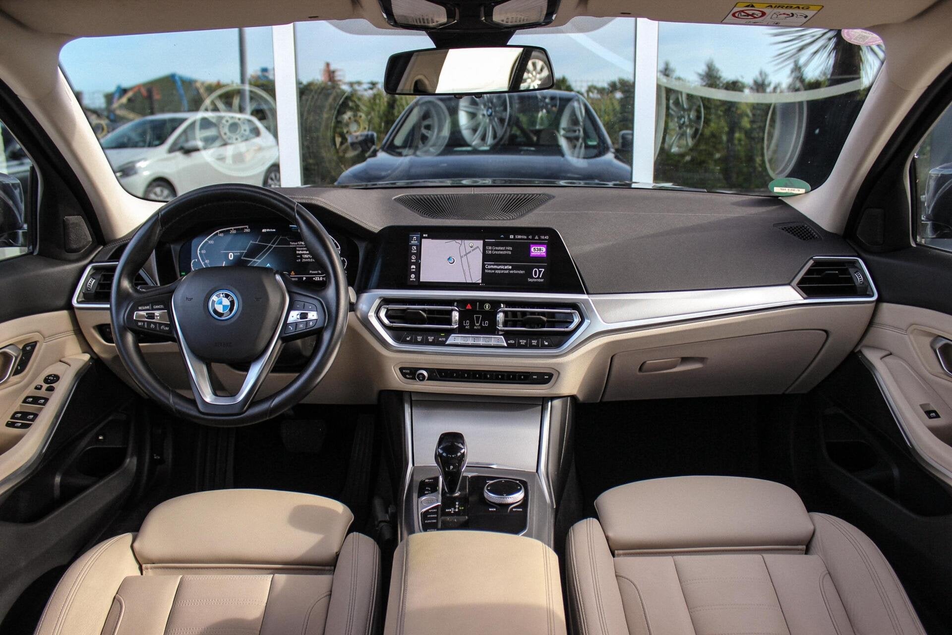 BMW 3-serie 320e Business Edition Plus | Luxury Line | 1e ei, Gebruikt, 4 cilinders, Bedrijf, 1740 kg
