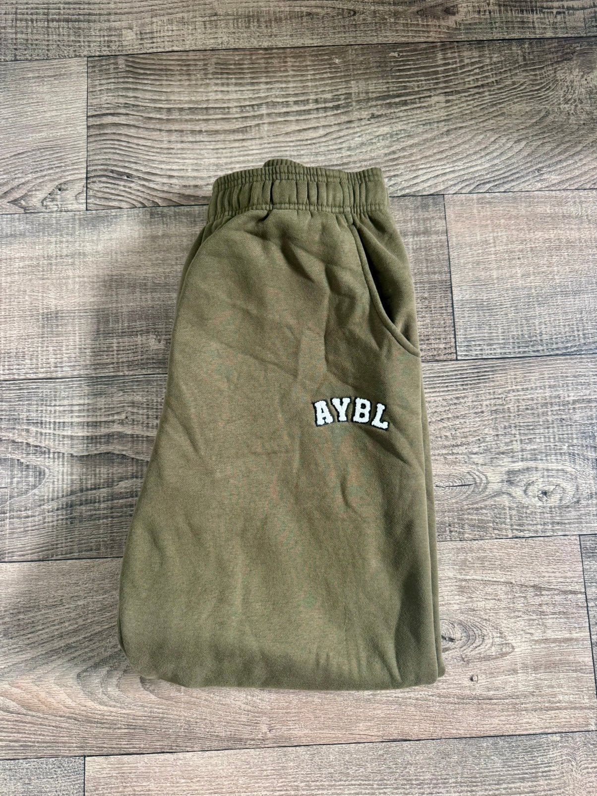 AYBL joggingsbroek oversized, XL donkergroen, 1x gedragen, Ophalen of Verzenden, Zo goed als nieuw, Maat 56/58 (XL), Groen