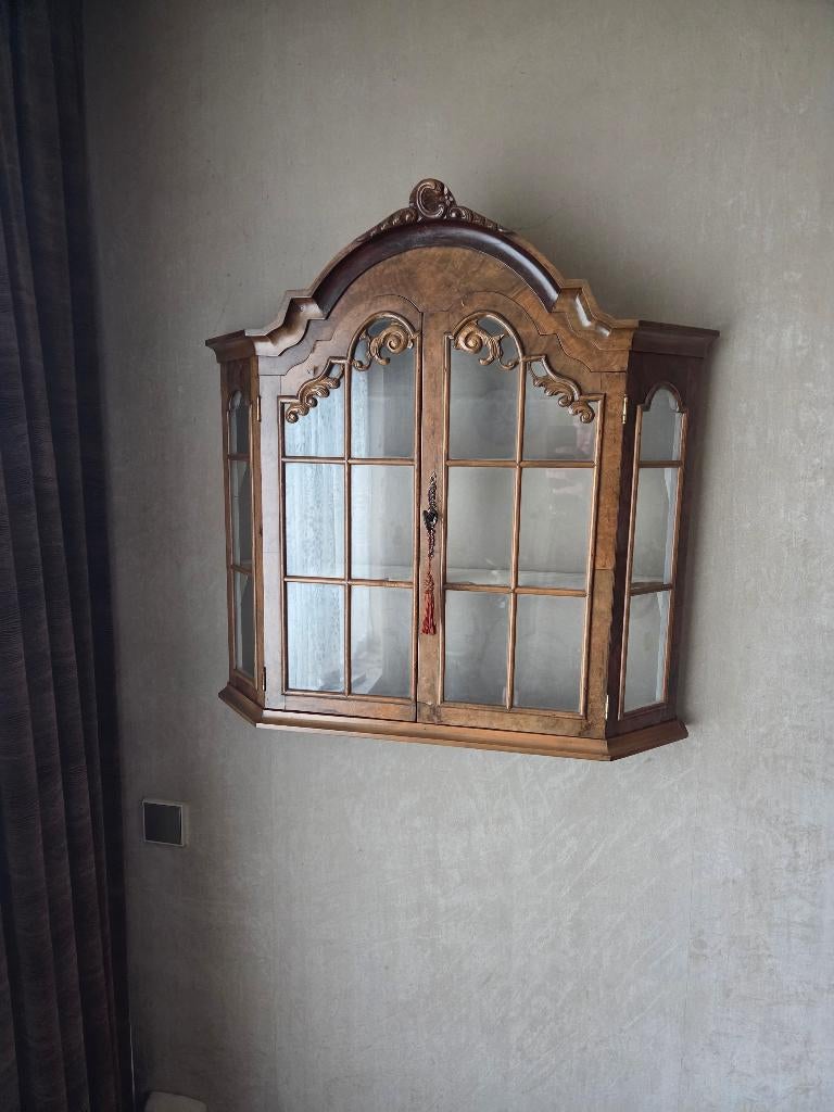 Klassieke wandvitrine / vitrinekast – Louis XV stijl, Ophalen