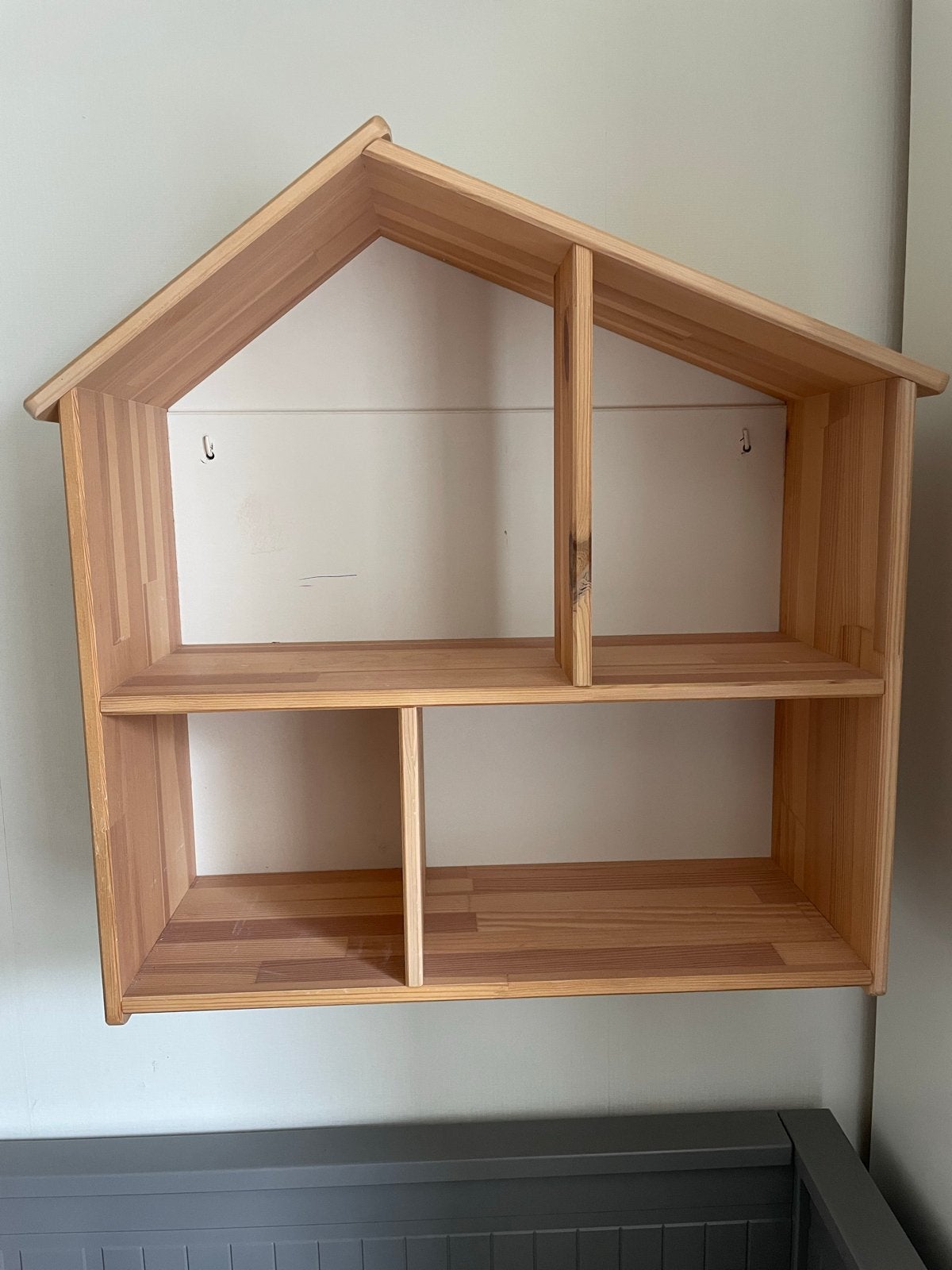 Houten poppenhuis/wandrekje in huisvorm, Kinderen en Baby's, Kinderkamer | Overige Meubels, Ophalen, Gebruikt, Overige typen