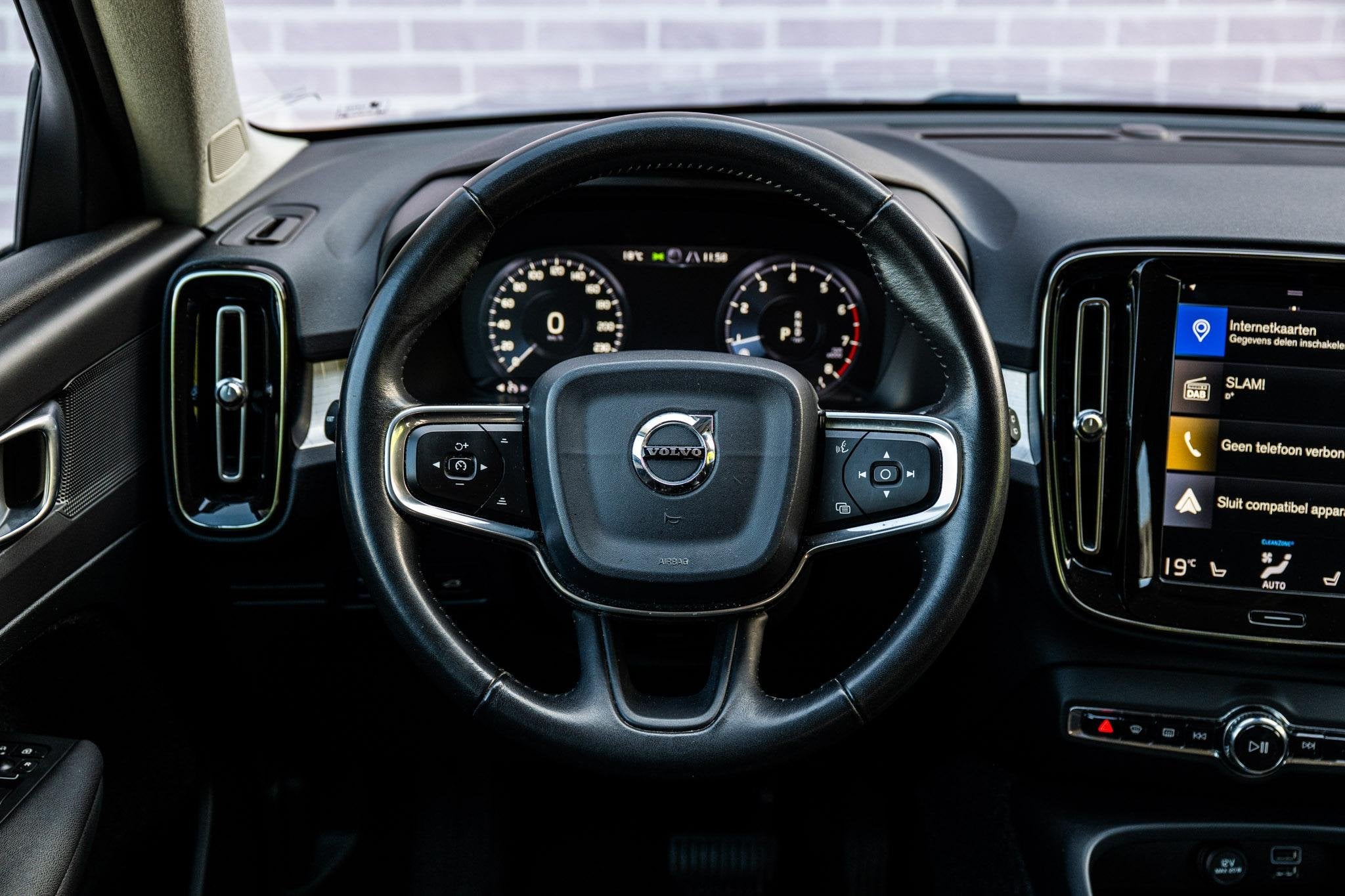 Volvo XC40 1.5 T3 Momentum Pro | Trekhaak | Achteruitrijcame, Auto's, Gebruikt, Euro 6, Automatische klimaatregeling, 163 pk