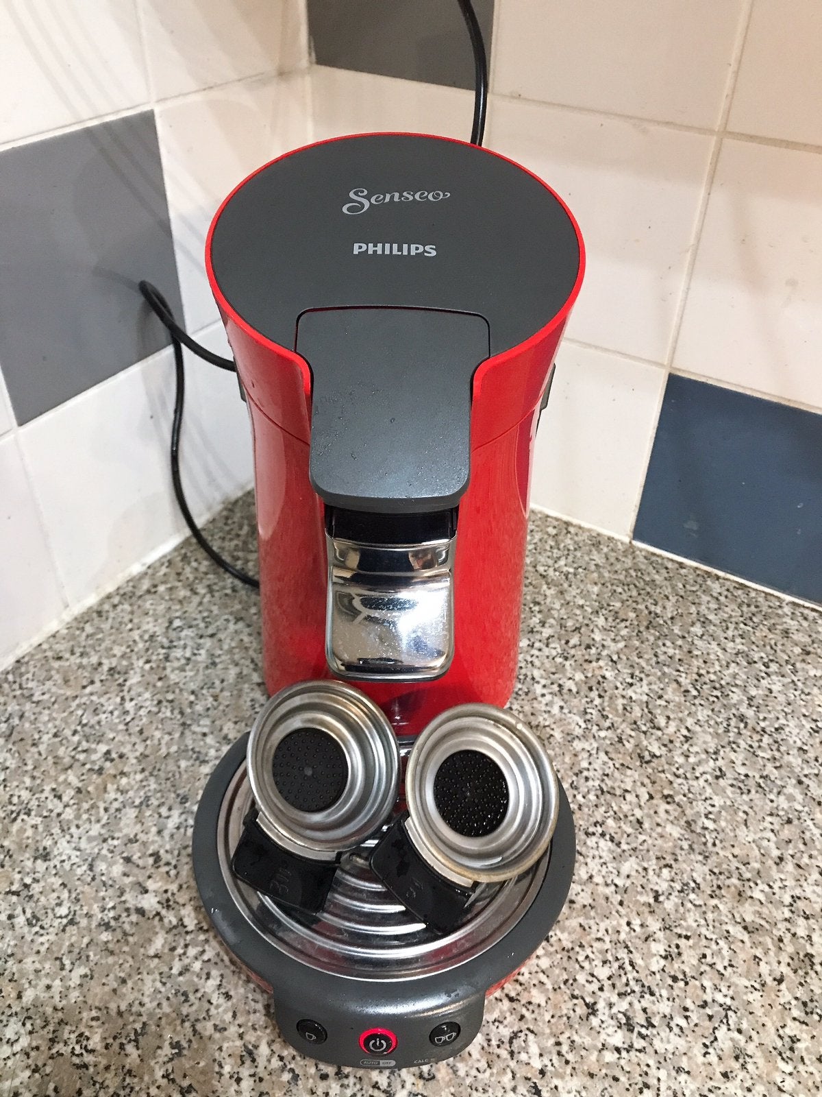 Te koop Senseo rode koffiezetapparaat in zeer goed staat, Gebruikt, Overige modellen, Ophalen of Verzenden, 2 tot 4 kopjes