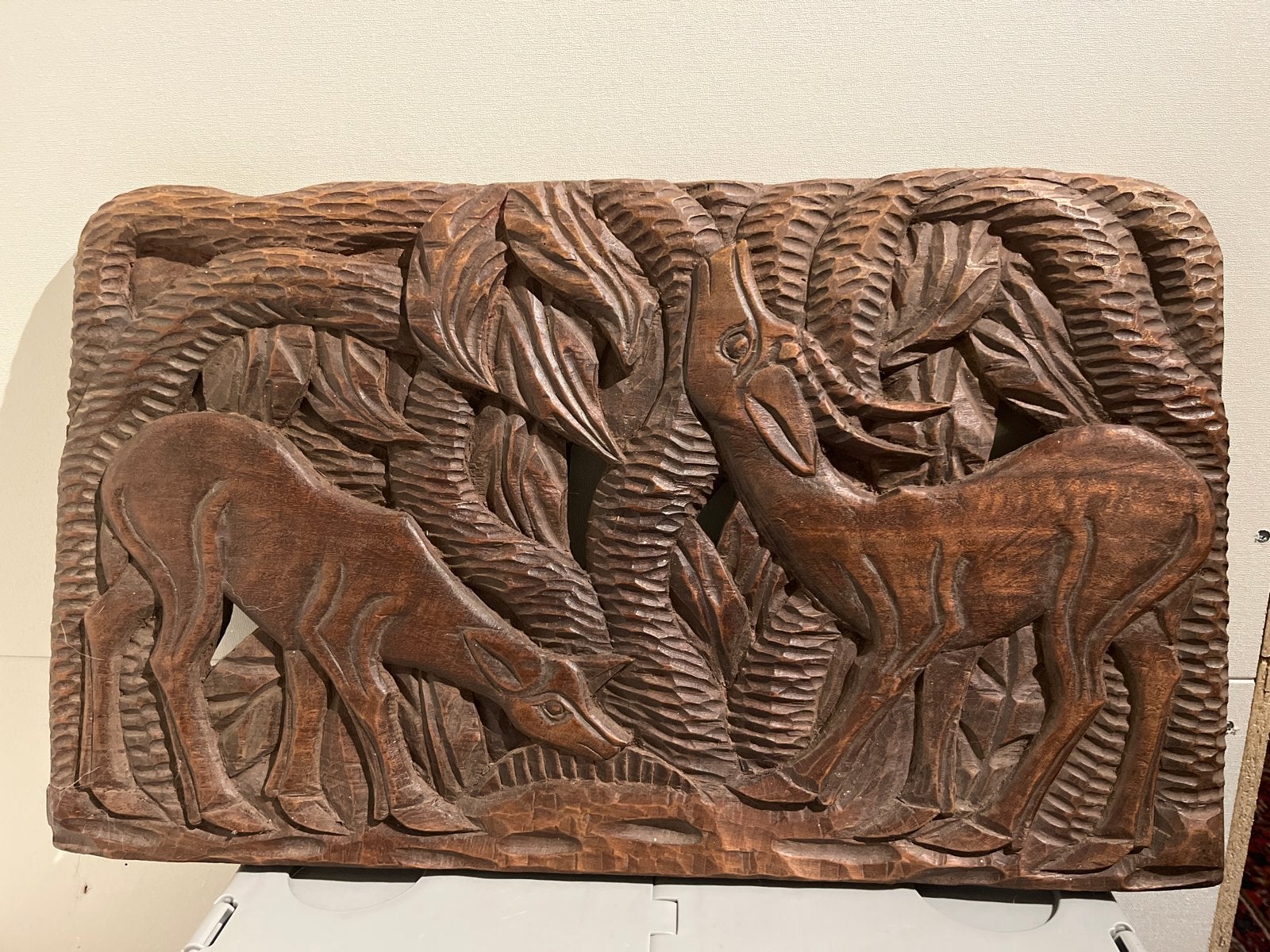 Houten wanddecoratie met herten - Handgesneden, Antiek en Kunst, Ophalen, 50 - 100 cm, Wanddecoratie, Hout