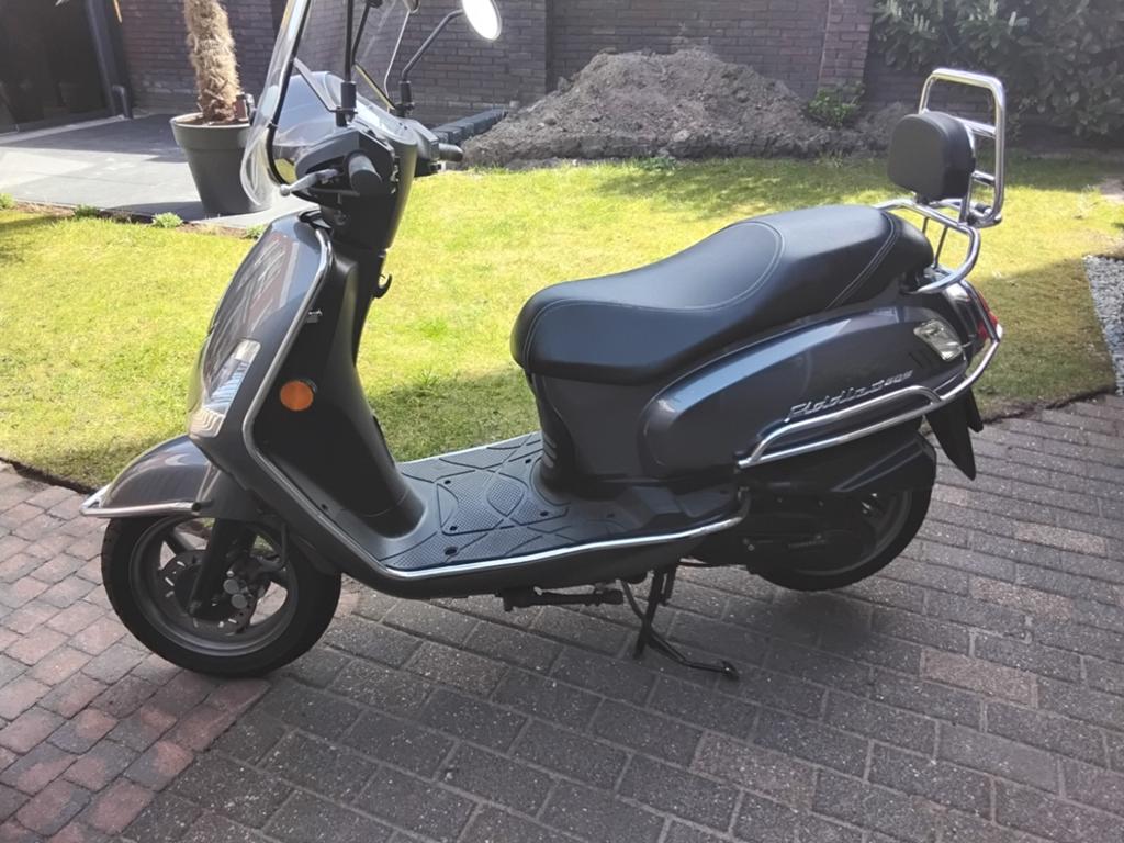 Prachtige sym fiddle 2 koopje 750€, Fietsen en Brommers, Ophalen, Zo goed als nieuw, Benzine