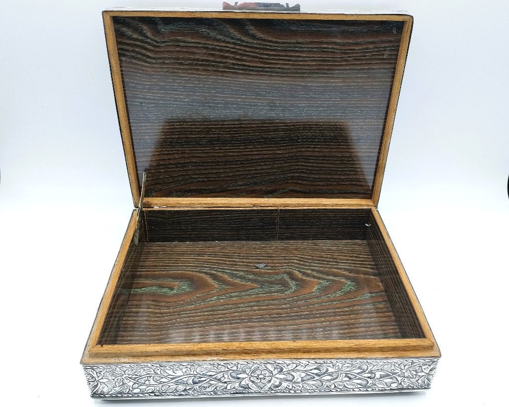 Zilveren sigarendoos met houten binnenzijde, Maleisië, Antiek en Kunst, Antiek | Goud en Zilver, Verzenden, Zilver