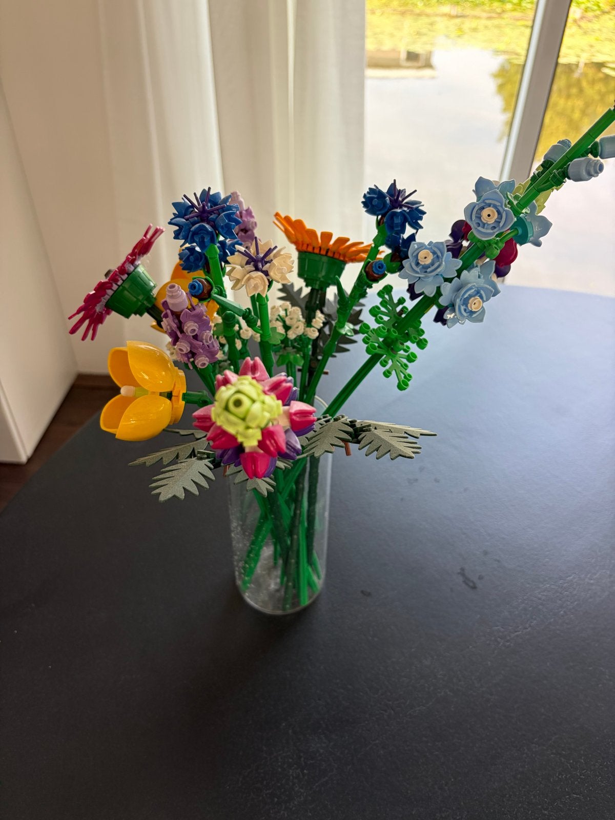 Lego 10313 Wildflower Bouquet met kunststof vaas, Ophalen of Verzenden, Zo goed als nieuw, Lego