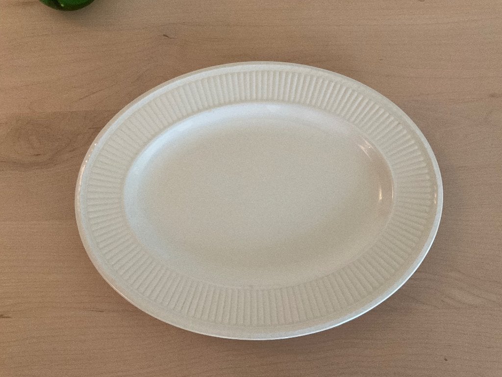 Wedgwood Edmee schaal ovaal, Huis en Inrichting, Keuken | Servies, Klassiek, Ophalen of Verzenden, Wedgwood, Porselein