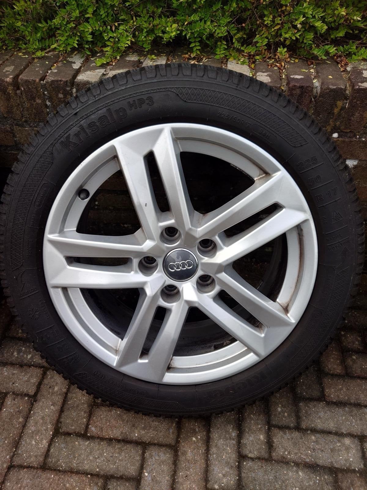 Originele Audi velgen zgn winterbanden + mini cooper velgen, Gebruikt, Banden en Velgen, 17 inch, Personenwagen