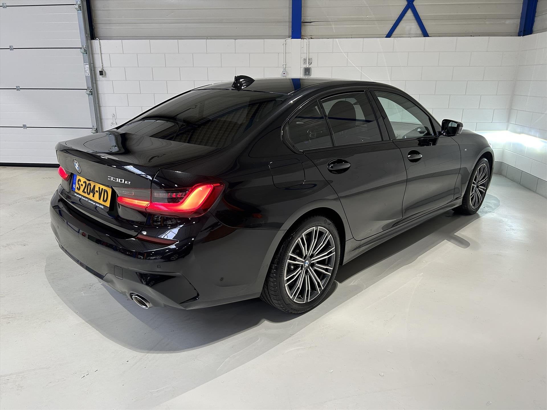 BMW 3-Serie (g20) 330e 292pk AUT8 M-Pakket, ACC, Camera,, Auto's, 1998 cc, Gebruikt, 4 cilinders, Zwart